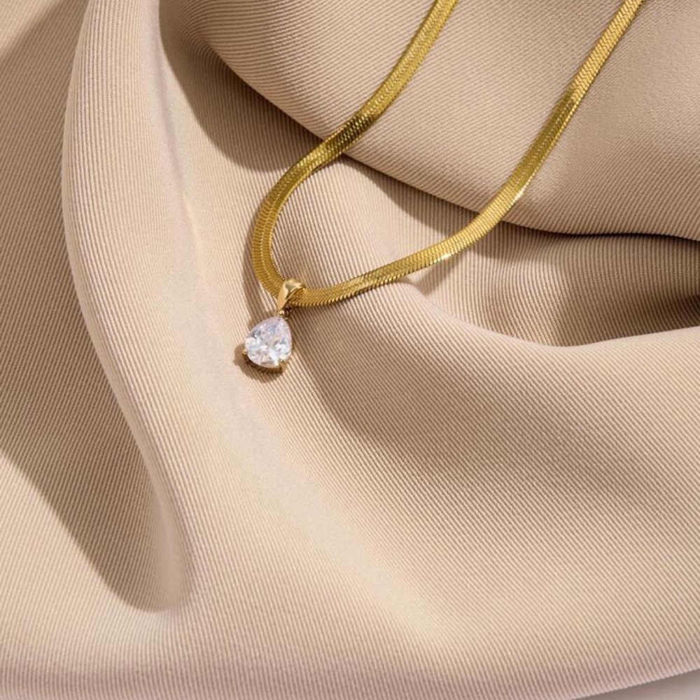 Gold plated Chain Necklace with Teardrop Pendant